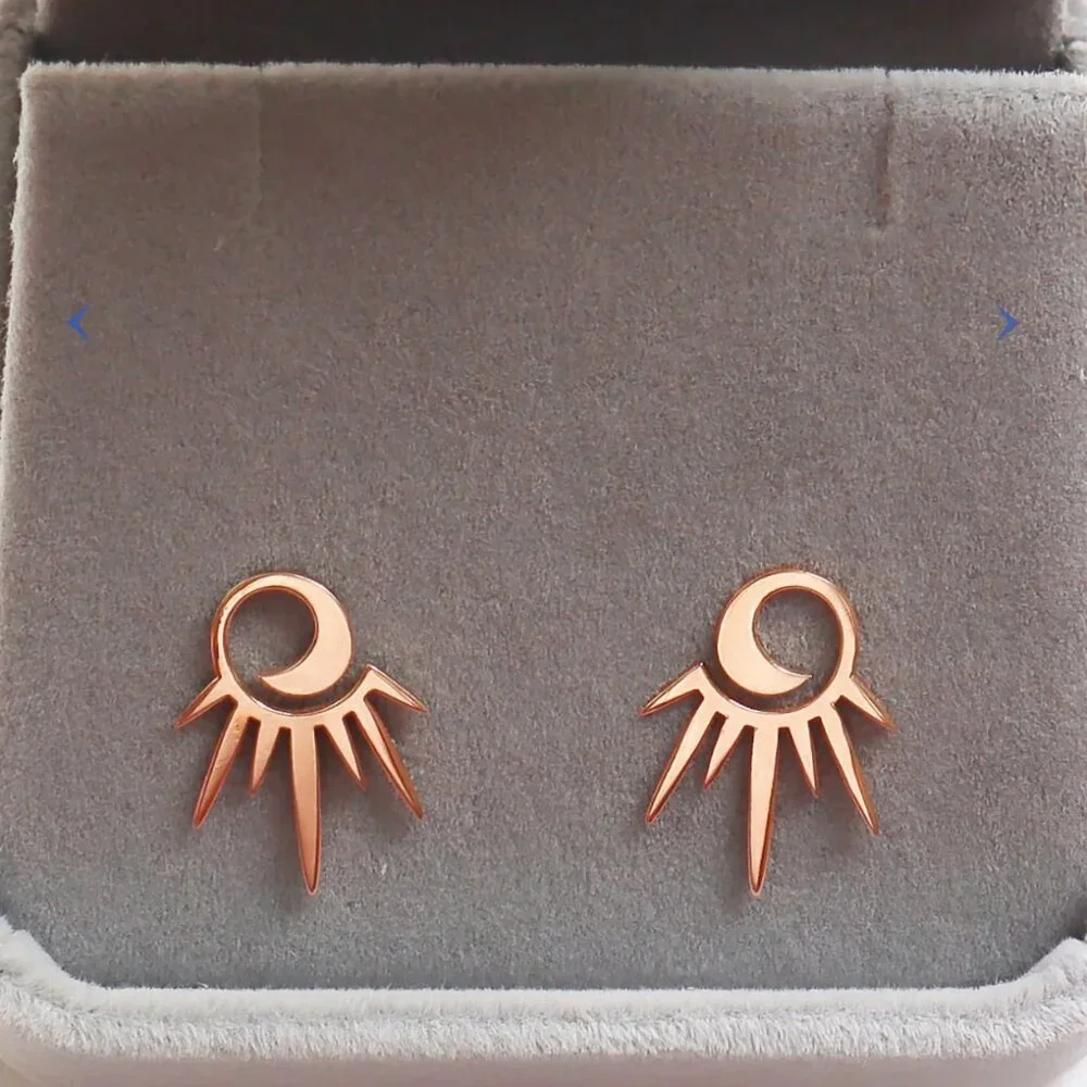18k Yellow Gold Shining Star Earrings - Picture 3 of 5